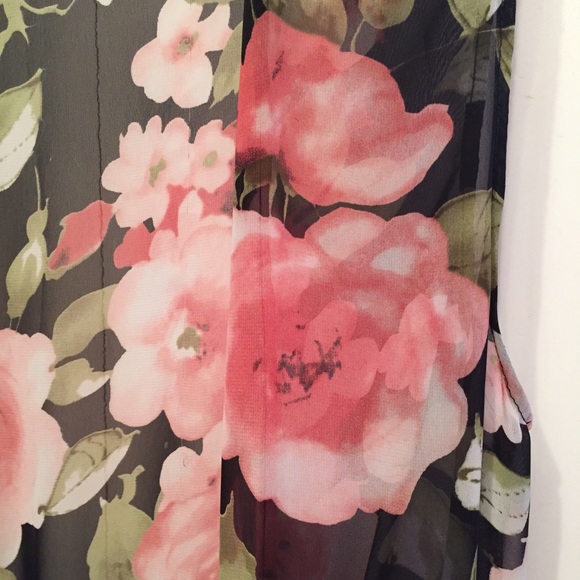 Tobi Floral Cover-Up - Picture 2 of 4