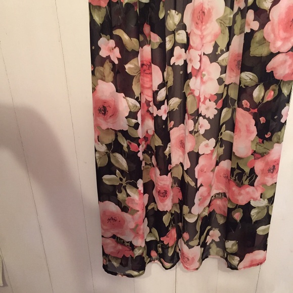 Tobi Floral Cover-Up - Picture 3 of 4