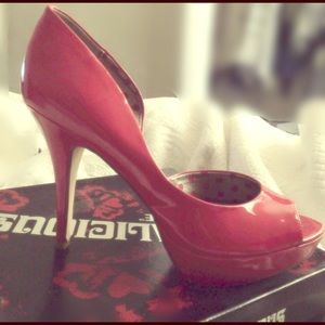 Fergie Eileen, Rebel Red Size 10