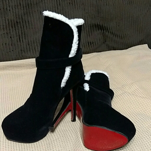 Boot's - Picture 4 of 4
