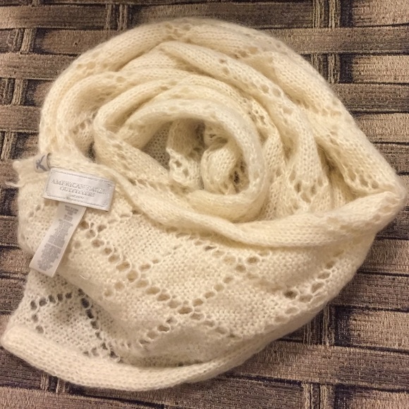 Cream American Eagle Outfitters scarf