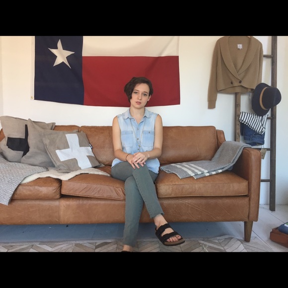 Meet your Posher, Kara! - Picture 4 of 4