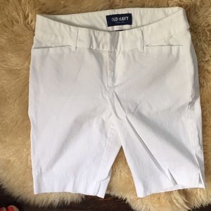 🎉SALE🎉 Old Navy White crop Shorts