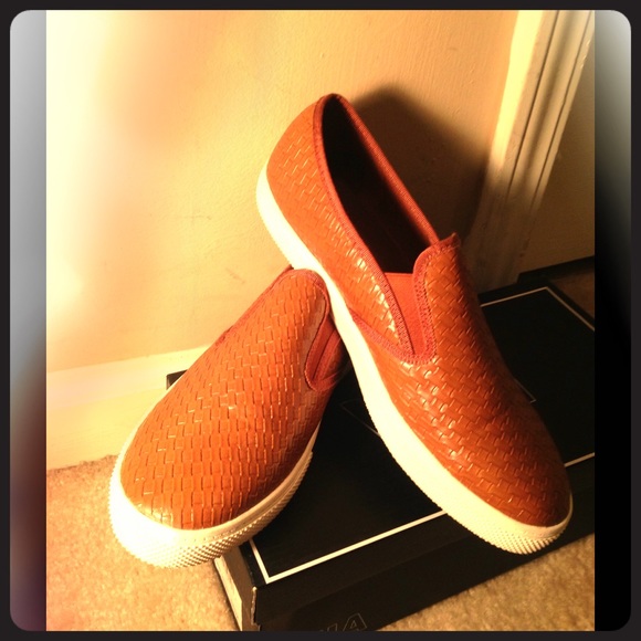 🎀Tan Mia Woven Loafers🎀