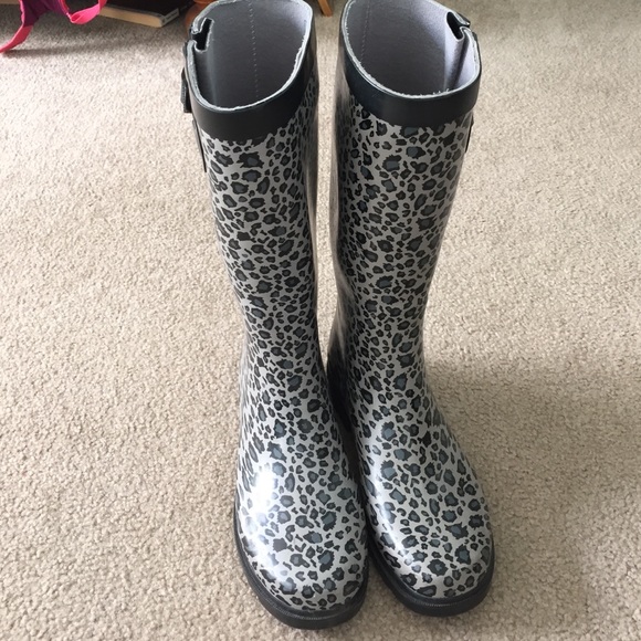 🚫SOLD🚫Gray cheetah print rain boots