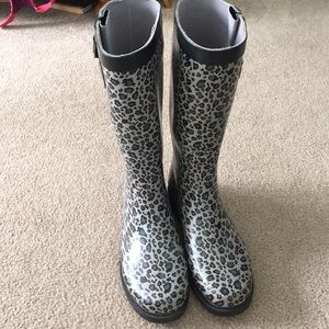 🚫SOLD🚫Gray cheetah print rain boots