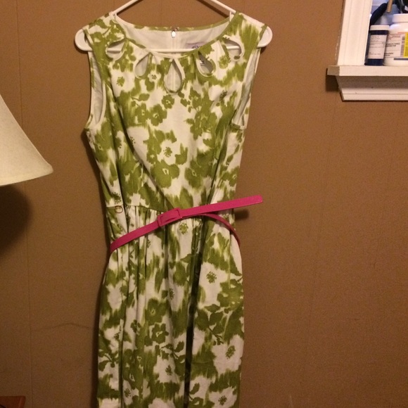 Dress with belt
