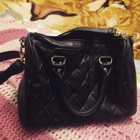 Steven Madden Quilted medium size bag