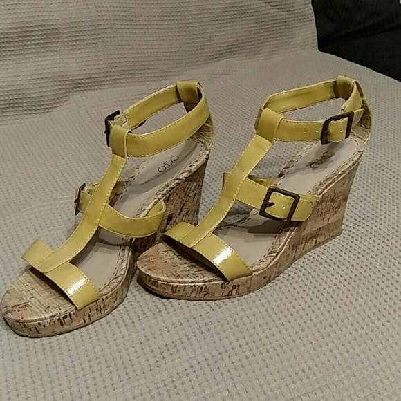 Shoe's - Picture 3 of 4