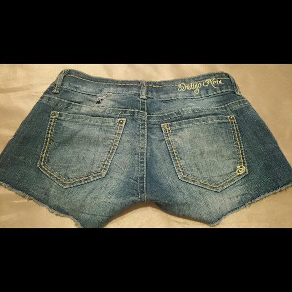 Shorts - Picture 2 of 3