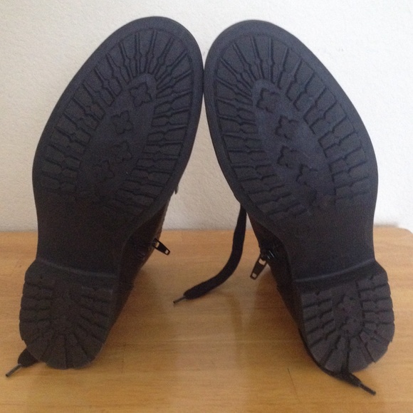 Black brand new never been worn combat boots - Picture 3 of 4