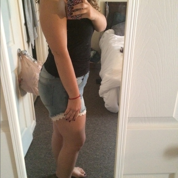 CROCHET SHORTS!! HIGH WAISTED 🌸🌸🌸 - Picture 3 of 4