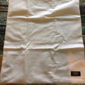 17x15 new ugg dust cover