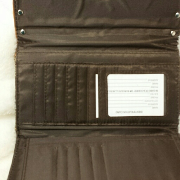 Women's Tan G Wallet - Picture 4 of 4