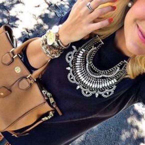 Sold 🎉HP🎉 • Tiara gold statement necklace - Picture 3 of 3