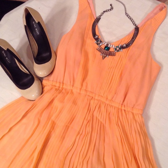 Madewell Eliot Pleated Apricot Dress