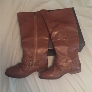 Cognac riding boots!