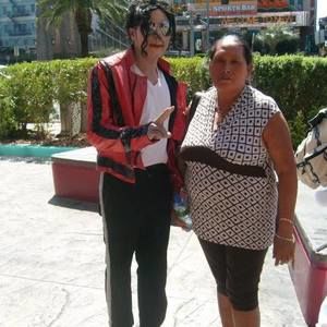 Meet your Posher, Beatriz