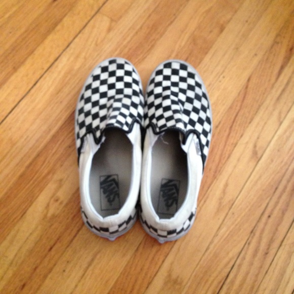 hipster grunge cream + black checkered vans