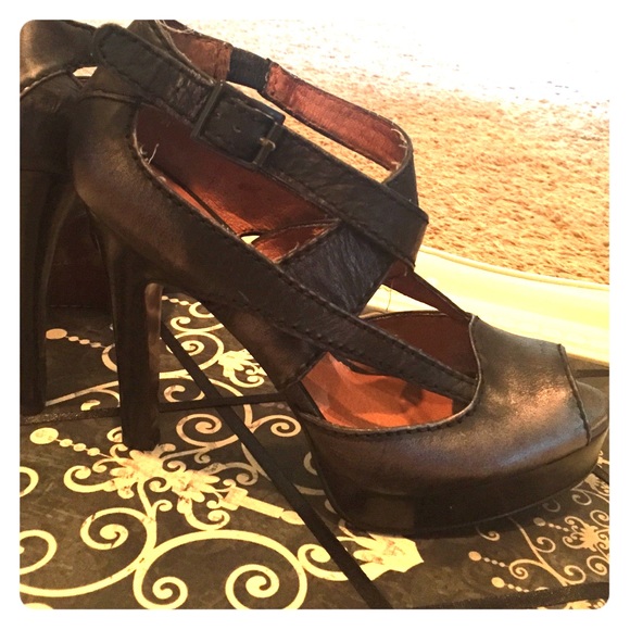 No 704b Leather Peep Toe Heel