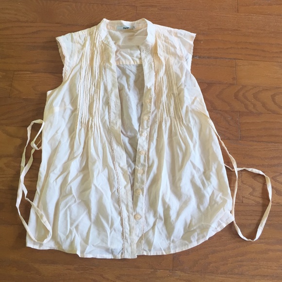 Hipster ruffle blouse