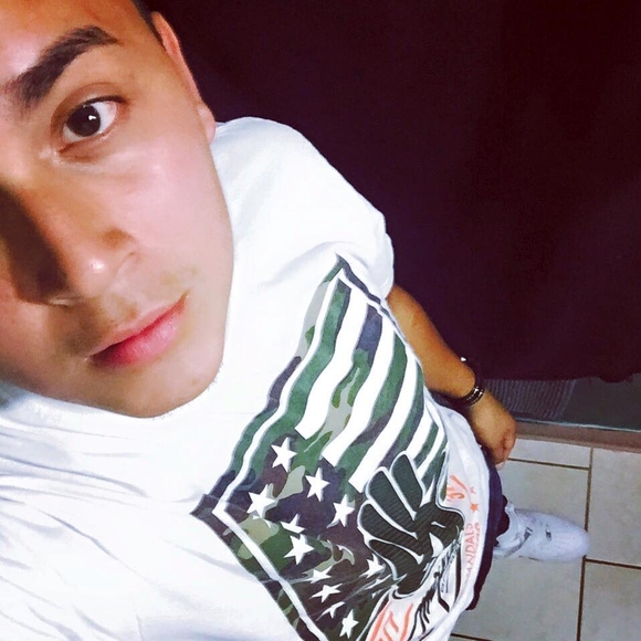 Meet your Posher, Byron - Picture 1 of 1