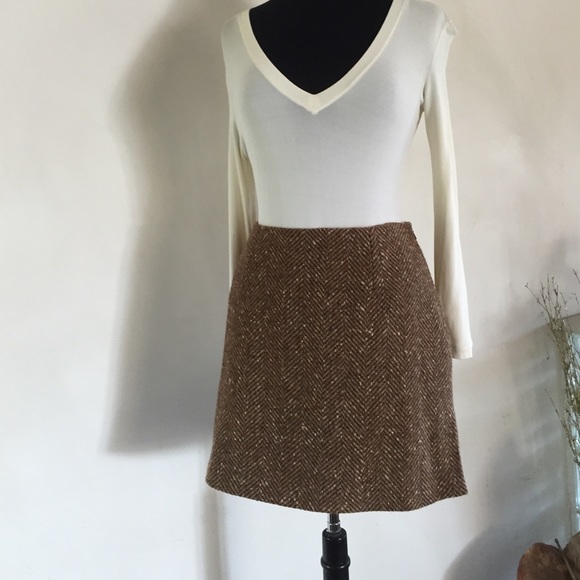 Wool lined tweed skirt.