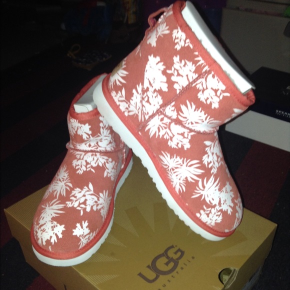 Hawaii Uggs (DON'T BUY)