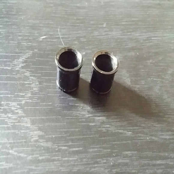 Size 0 black tunnels