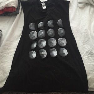 Moon phase muscle tank
