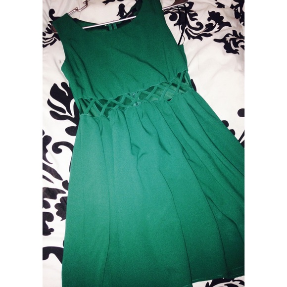 green cut out dress.
