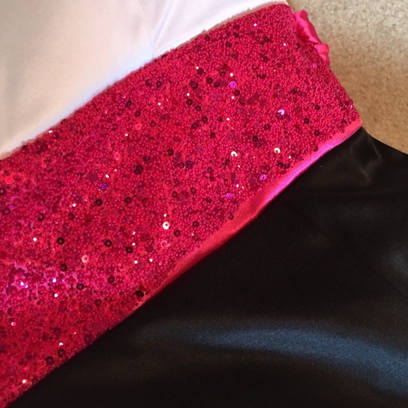 Short Ruby Rox dress, Size 5 - Picture 3 of 4