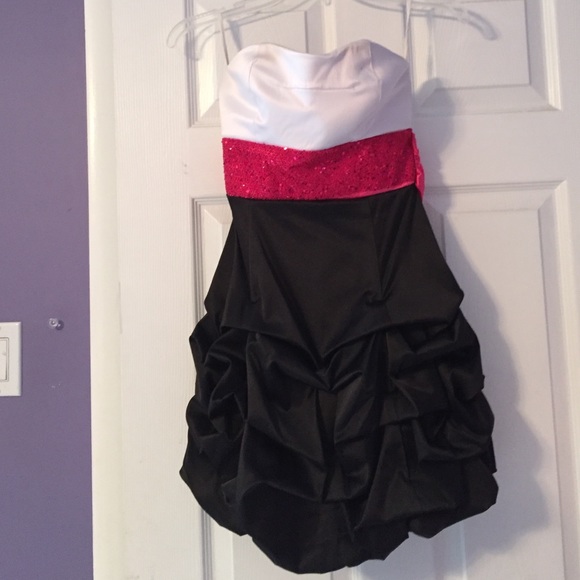 Short Ruby Rox dress, Size 5 - Picture 4 of 4