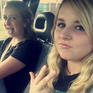 Meet your Posher, Khloe