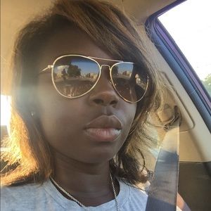 Meet your Posher, Janelle