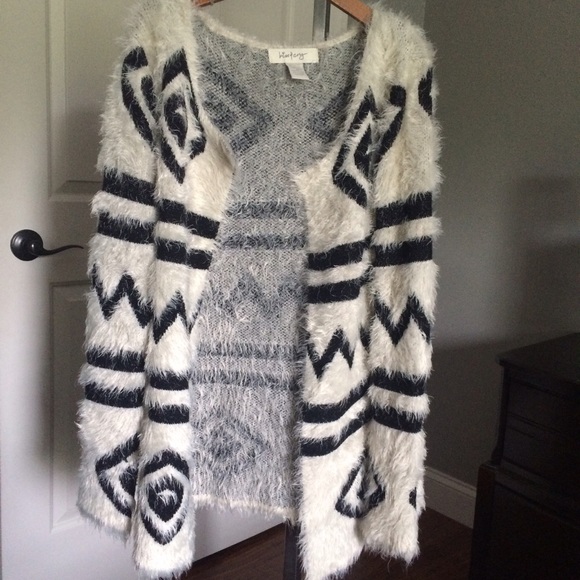 Sweaters - Black and white sweater