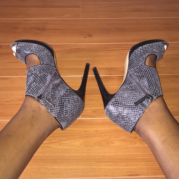 Authentic CK shoes - Picture 1 of 4