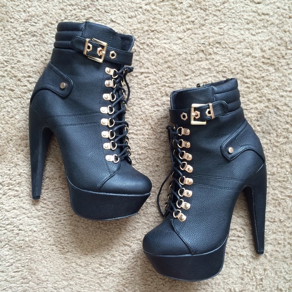 mona mia Shoes - Lace up black & gold booties