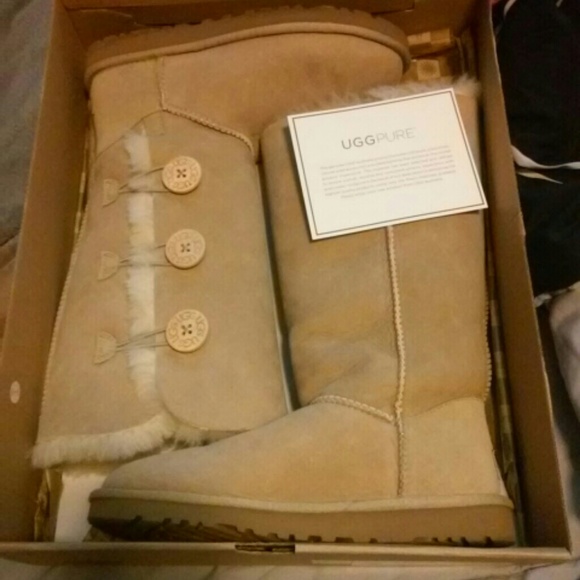 Sand Triple Bailey Button UGGS