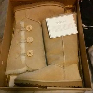 Sand Triple Bailey Button UGGS