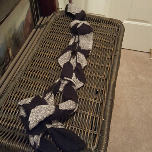 Twisty grey and black scarf