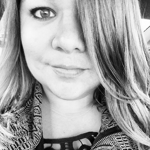 Meet your Posher, Stephanie - Picture 1 of 1