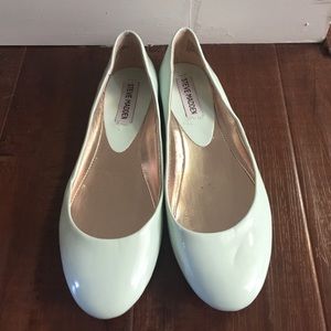 Steven Madden flats. Never worn. Size 7