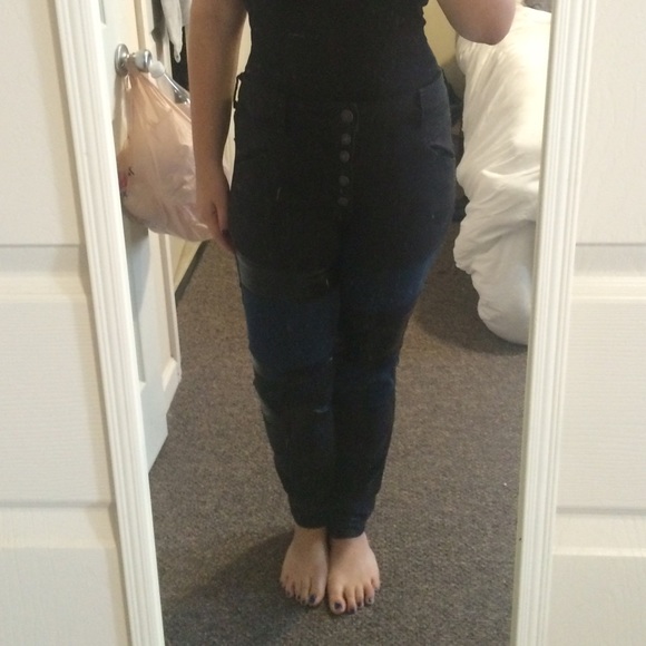 HIGH WAISTED AMERICAN EAGLE JEANS! 💖💖💖💖