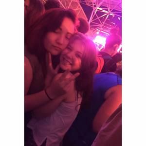 Meet your Posher, Stella