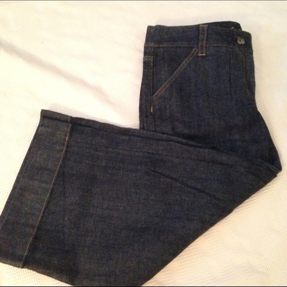 Ann Taylor Crop Jeans. - Picture 2 of 4