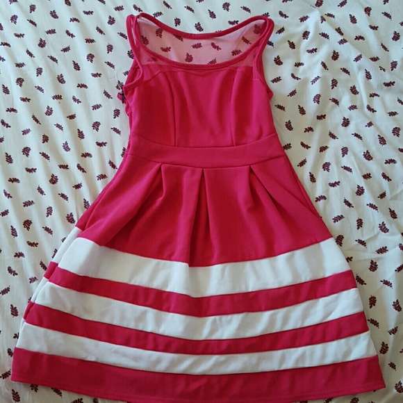 Size S NEVER WORN Fuchsia pink dress