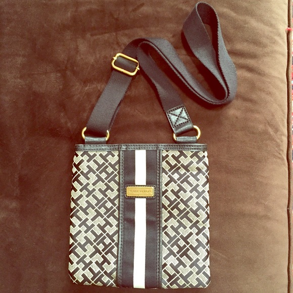 Tommy Hilfiger cross body bag - Picture 1 of 4