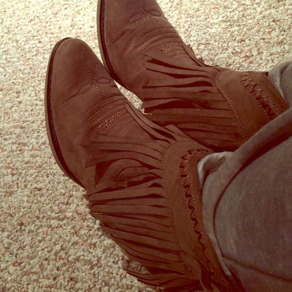 Cute fringe booties!
