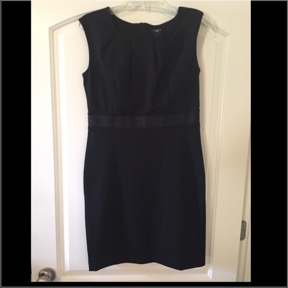 EUC Ann Taylor black dress - size 4 PETITE